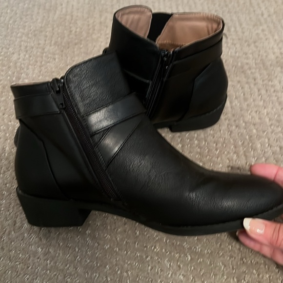 LifeStride women’s black booties in EUC. Size 8.5 medium - Picture 3 of 6